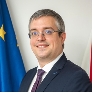 Hon. Csaba Marosvári